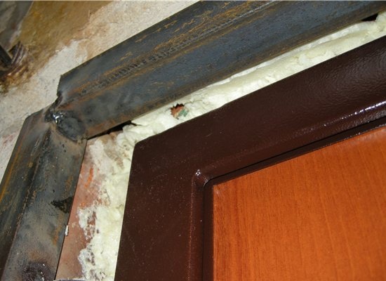 <span style="font-weight: bold; font-style: italic;">Укрепление дверной коробки&nbsp;</span>